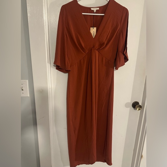 Gilli Dresses & Skirts - Gilli midi dress. Rust colored. Size M